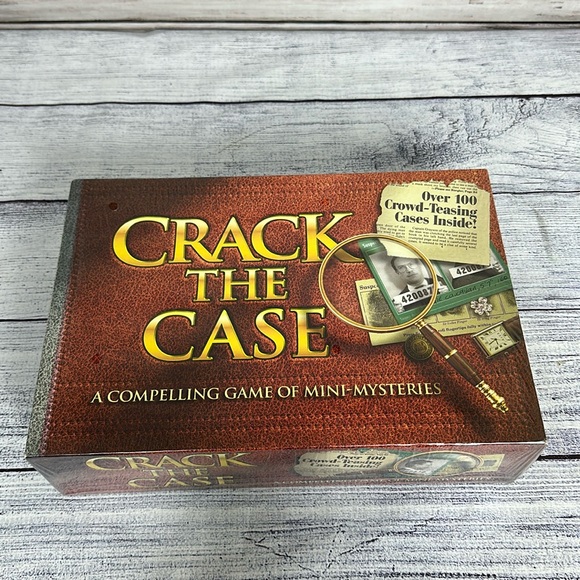 Crack The Case: A Compelling Game of Mini-Mysteries Milton Bradley 1993 - Picture 1 of 6